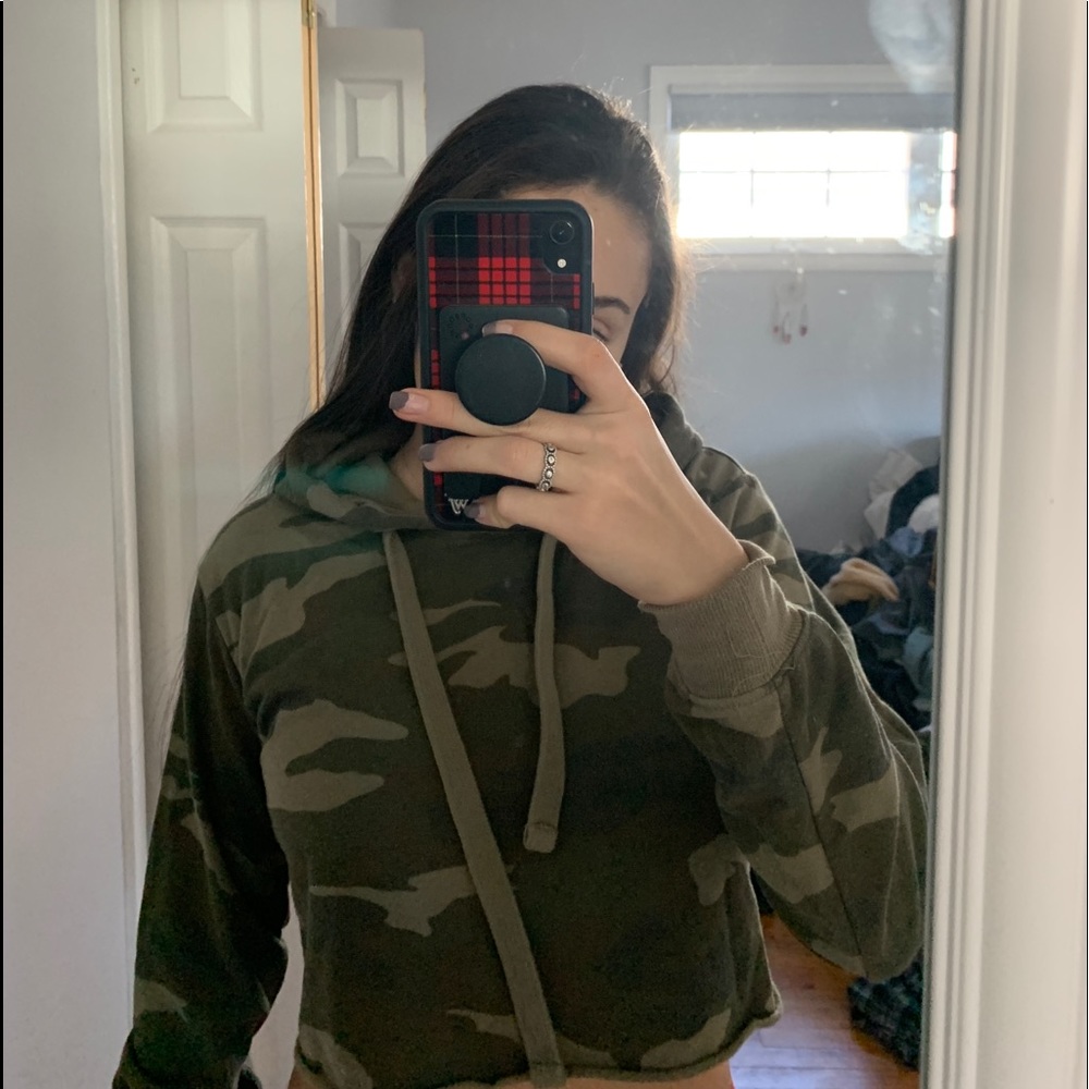 Camo cropped hoodie